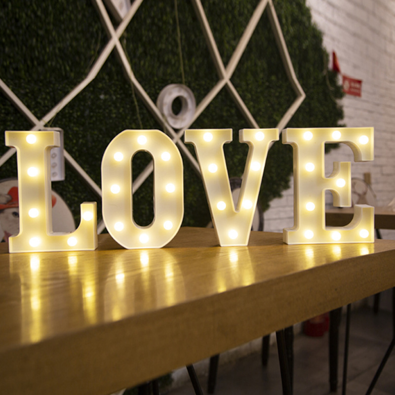 Quiet Luxury Lifestyle - Luces LED con letras del alfabeto